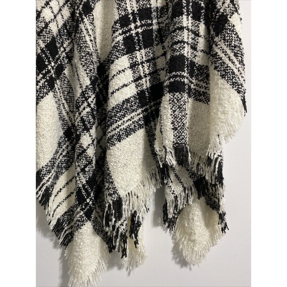 Time Tru Poncho Women's S M Beige Black Plaid Ultra Soft Fall Cozy Holiday NEW - Picture 4 of 6
